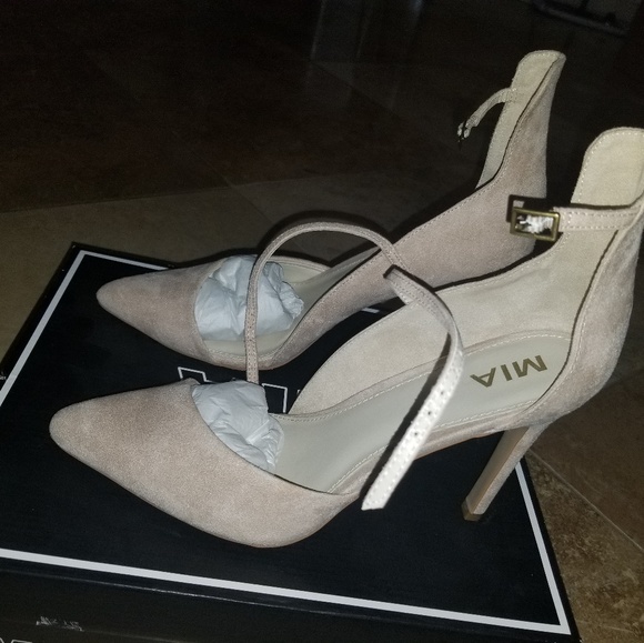 Nude color suede heels - Picture 3 of 4